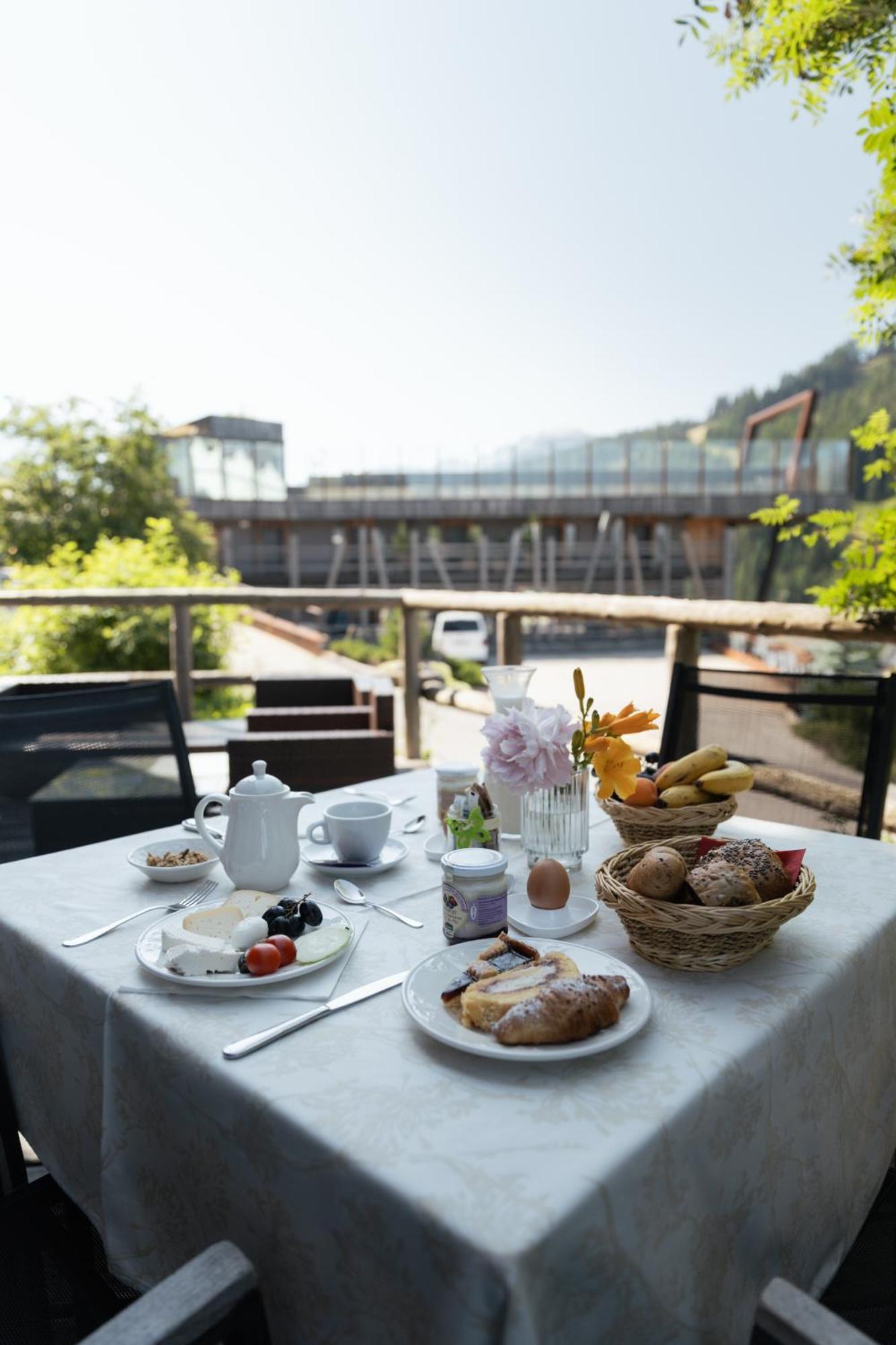 Hotel Luech Da Pcei San Cassiano  Esterno foto
