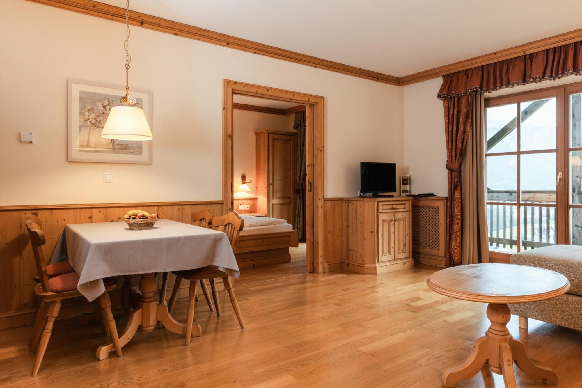 Hotel Luech Da Pcei San Cassiano  Esterno foto