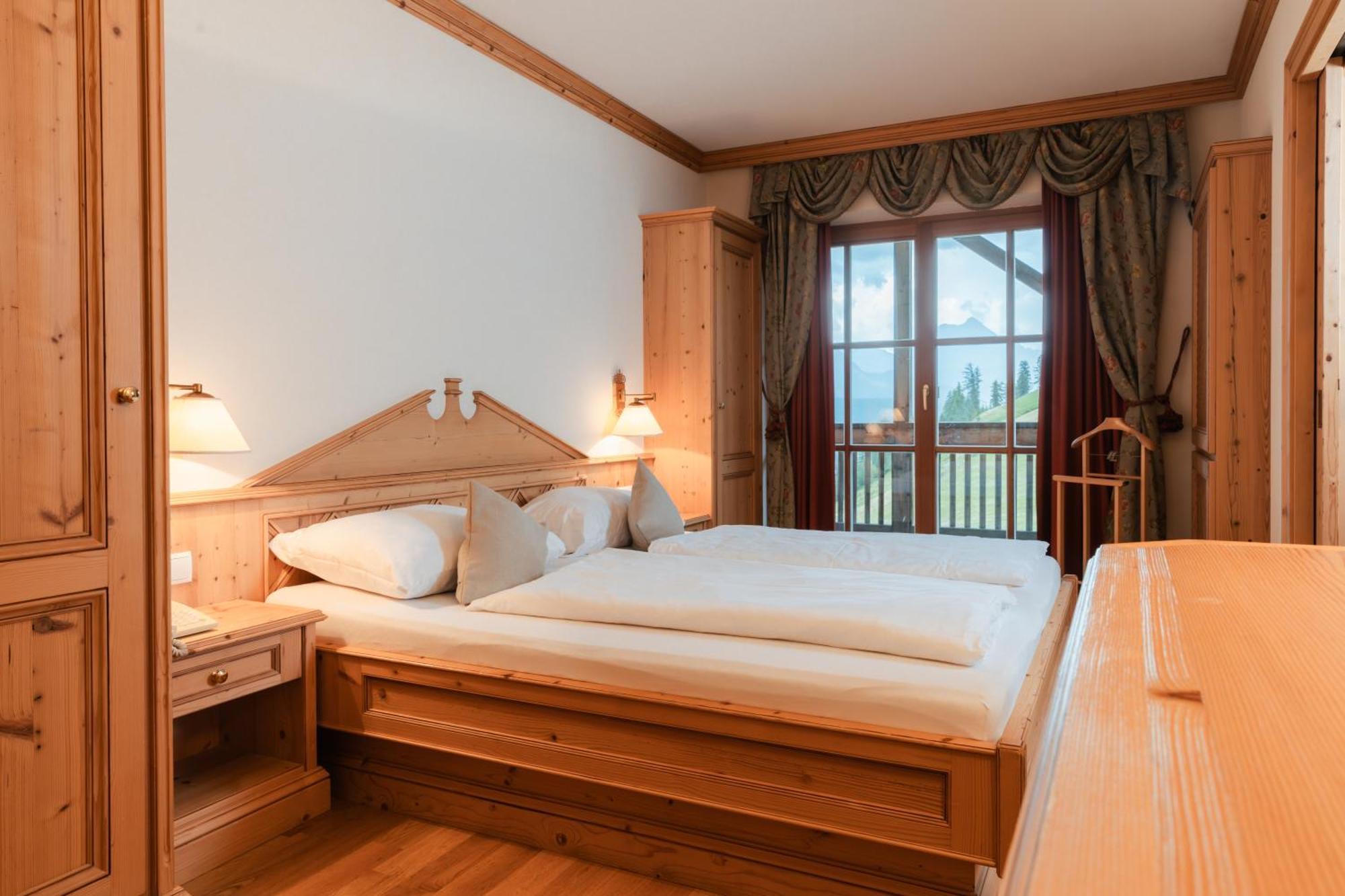 Hotel Luech Da Pcei San Cassiano  Esterno foto