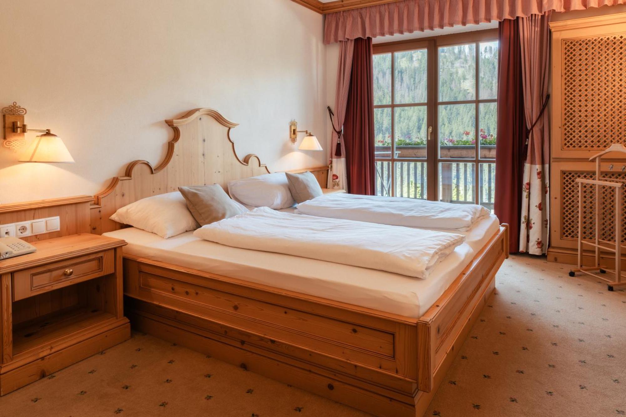 Hotel Luech Da Pcei San Cassiano  Esterno foto